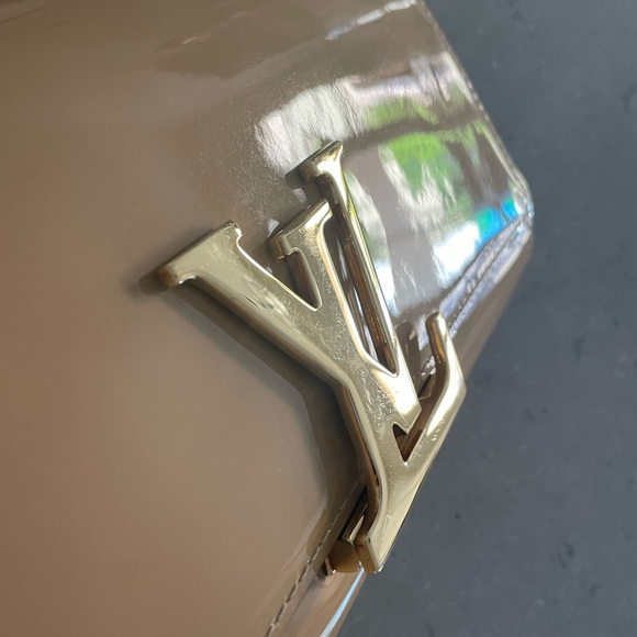 Louis Vuitton Louise Clutch - Picture 7 of 16